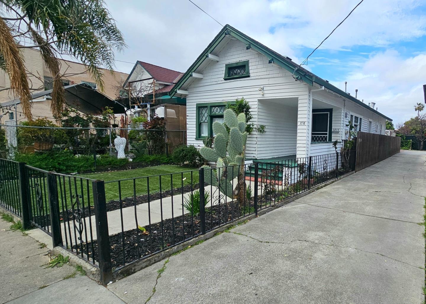 371 East William Street San Jose, CA 95112 - Photo 2 of 9 a porch with seating space