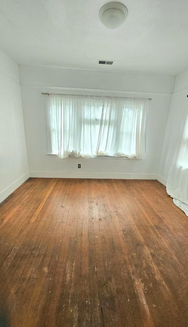 371 East William Street San Jose, CA 95112 - Photo 4 of 9 an empty room with wooden floor and windows