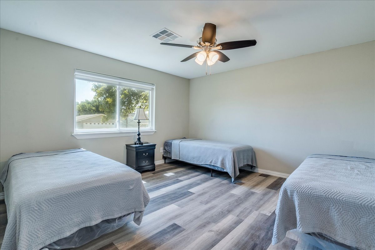 5732 Little Flock Road Temple, TX 76501 - Photo 30 of 40 7 Bedrooms with large walk in closets...all bedrooms are not pictured