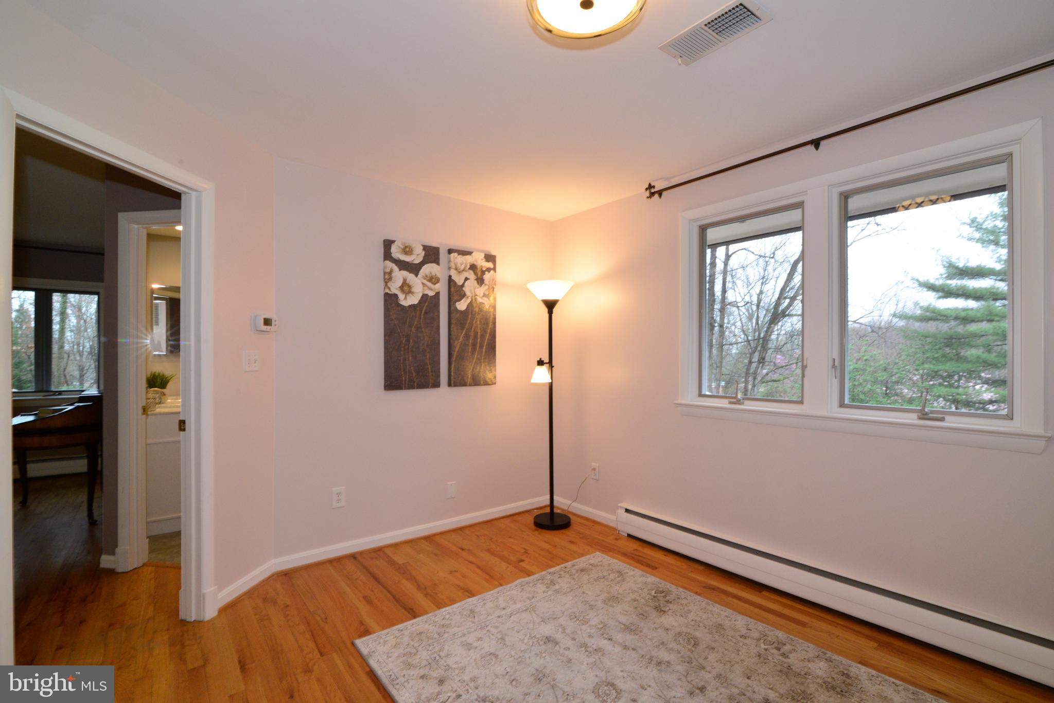 9600 Clarks Crossing Road Vienna, VA 22182 - Photo 26 of 79 MBR sitting room