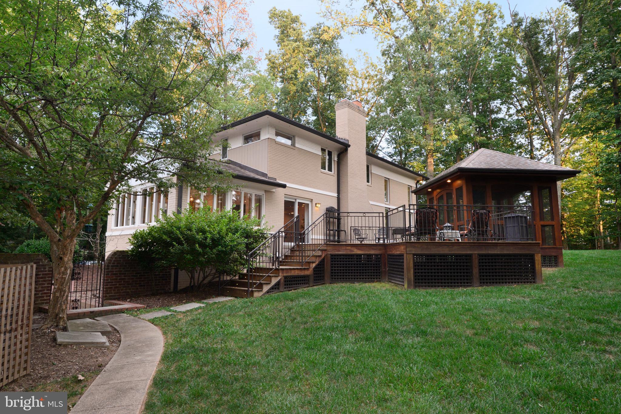 9600 Clarks Crossing Road Vienna, VA 22182 - Photo 68 of 79 View of side of house