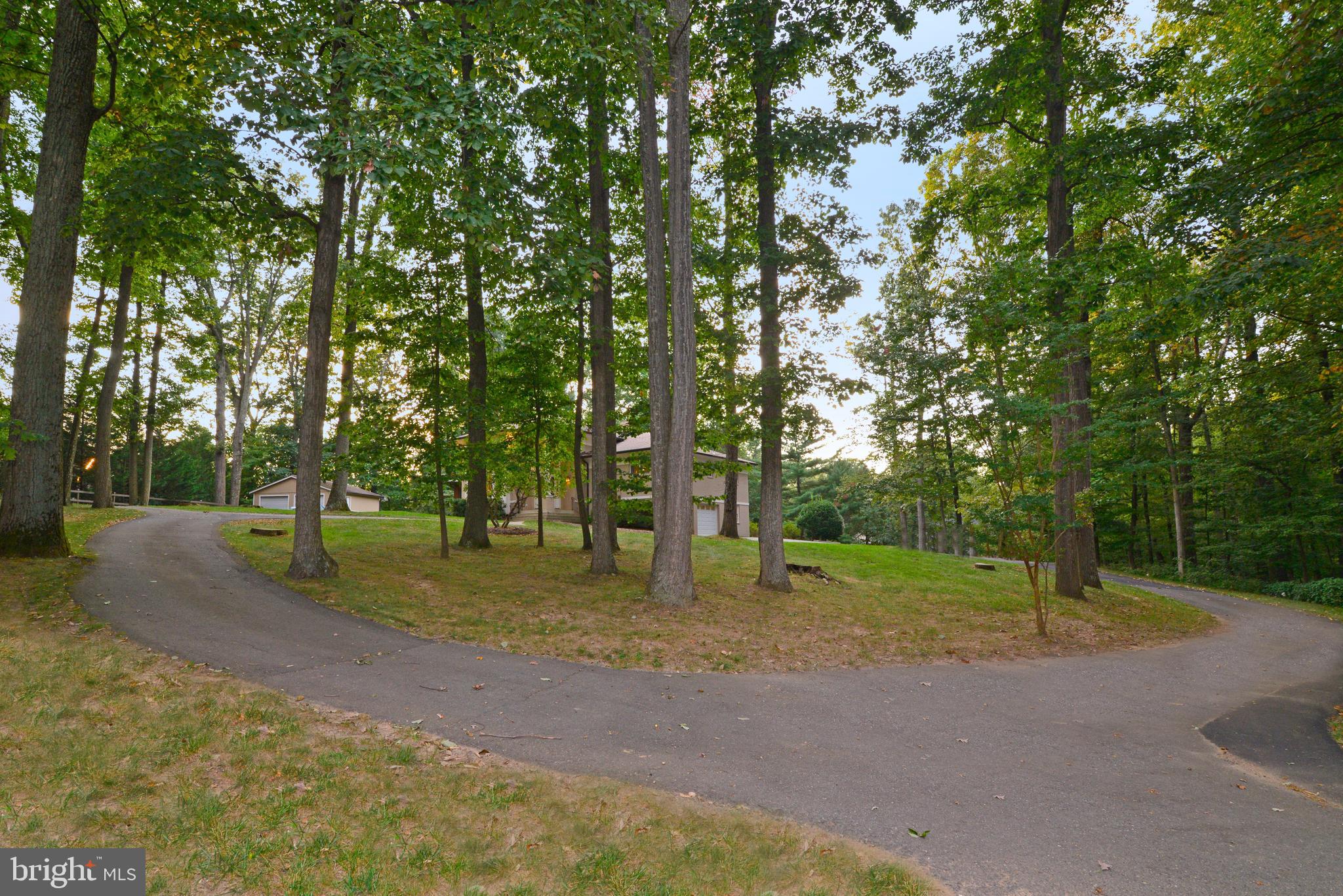 9600 Clarks Crossing Road Vienna, VA 22182 - Photo 73 of 79 Circular driveway easy to come in and out