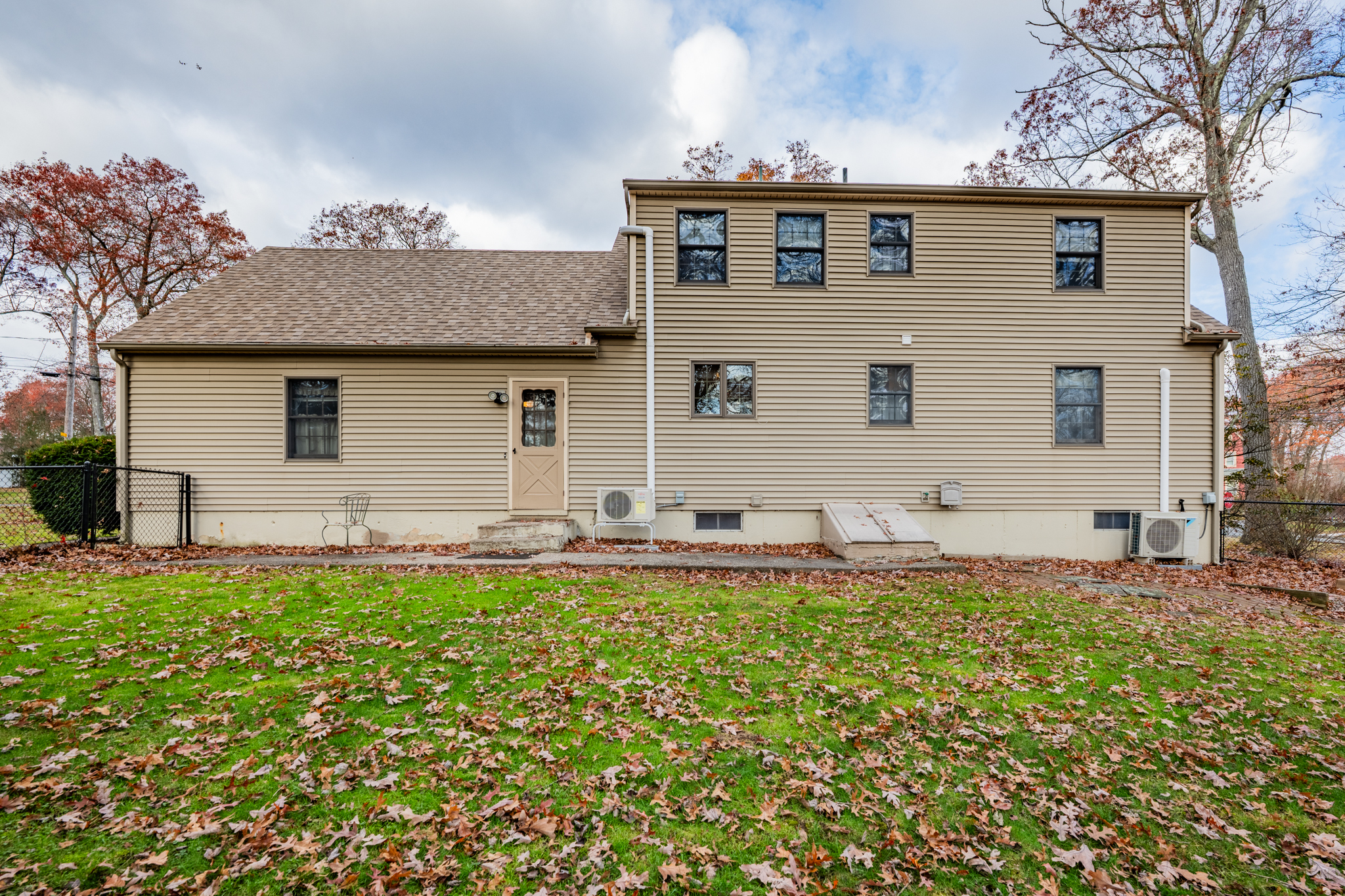 15 Jan Road Bristol, CT 06010 - Photo 23 of 27 a front view of house with yard