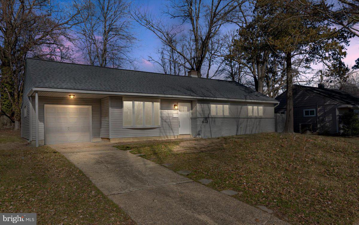 a view of back yard of the house