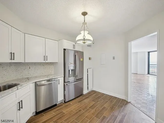 $445,777 | 2138 Harmon Cove Tower, Unit 2138, Secaucus, NJ 07094