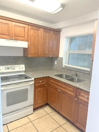 $3,350 | 4415 West 10th Lane, Unit 14, Hialeah, FL 33012
