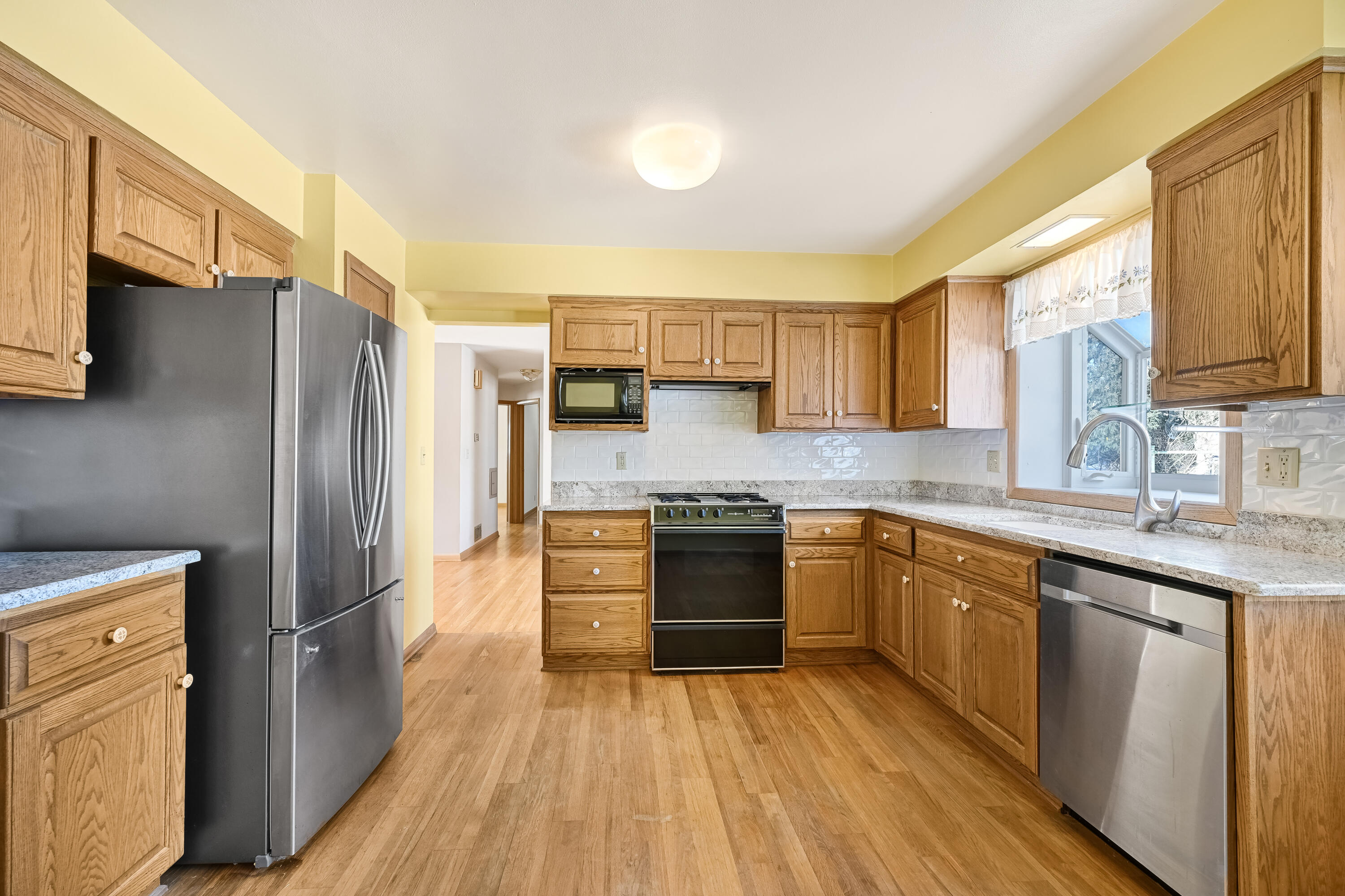 6046 South 22nd Street Milwaukee, WI 53221 - Photo 3 of 33 DSC_ (13)