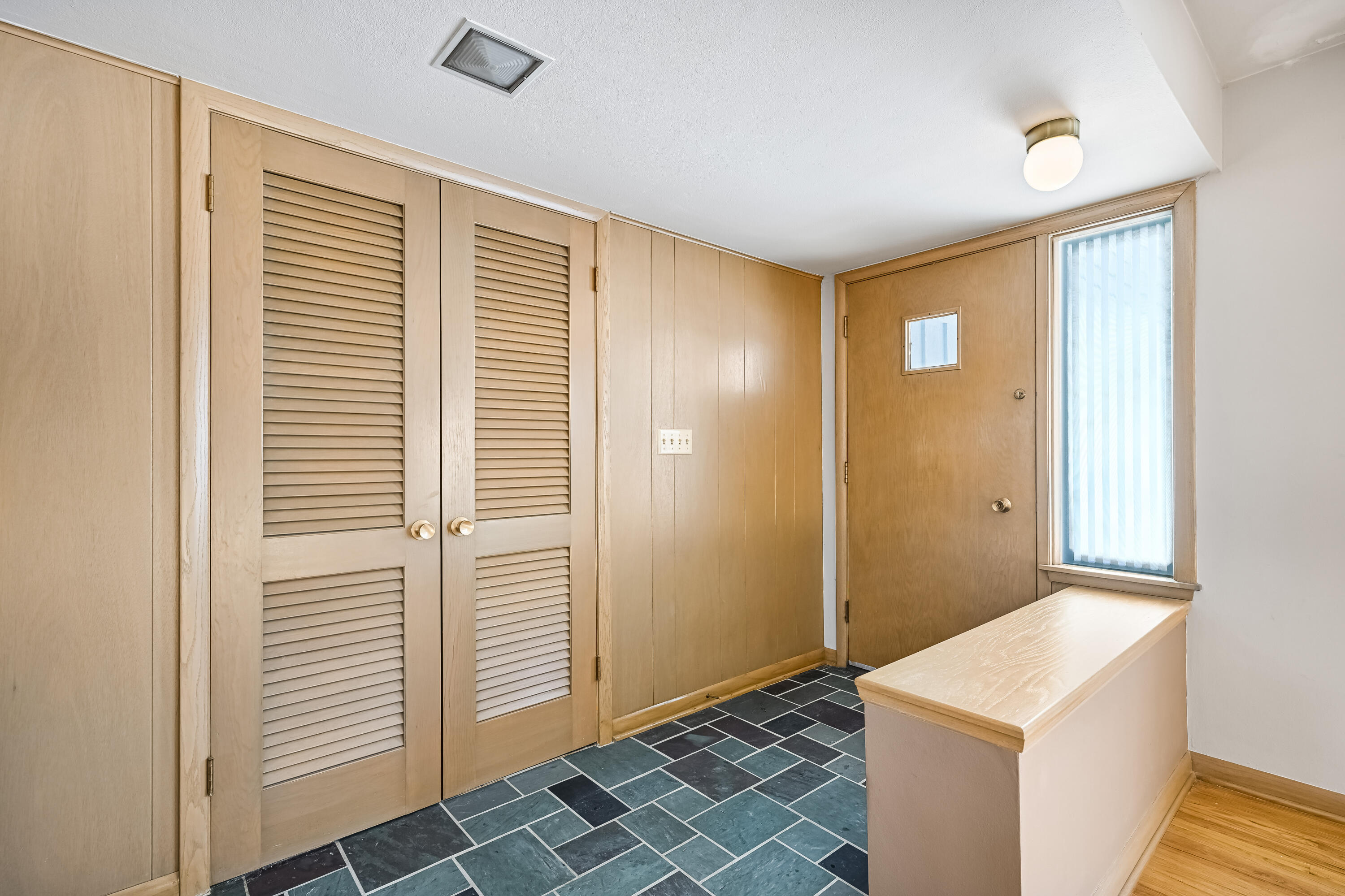 6046 South 22nd Street Milwaukee, WI 53221 - Photo 6 of 33 DSC_ (5)