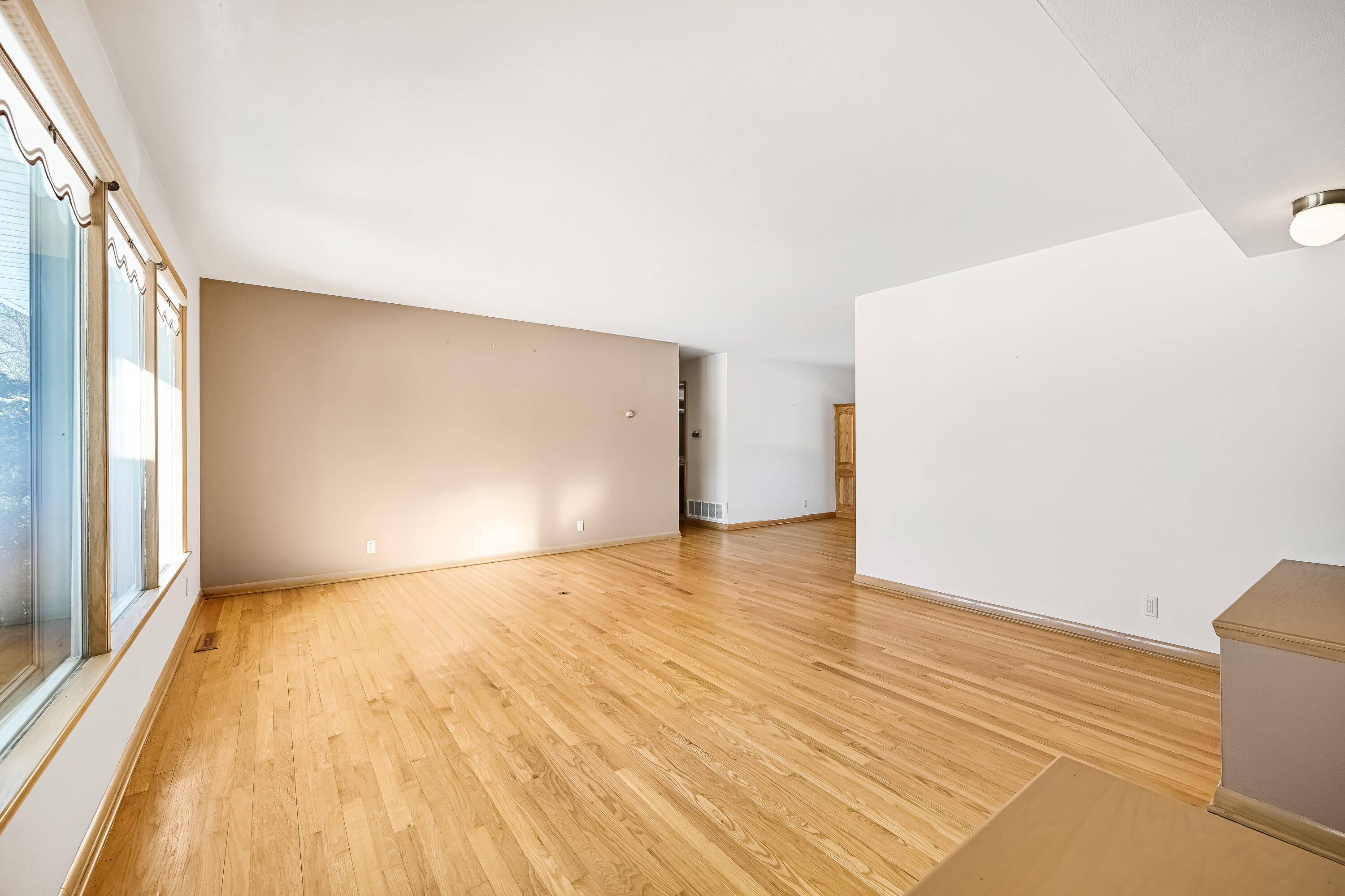 6046 South 22nd Street Milwaukee, WI 53221 - Photo 8 of 33 DSC_ (7)