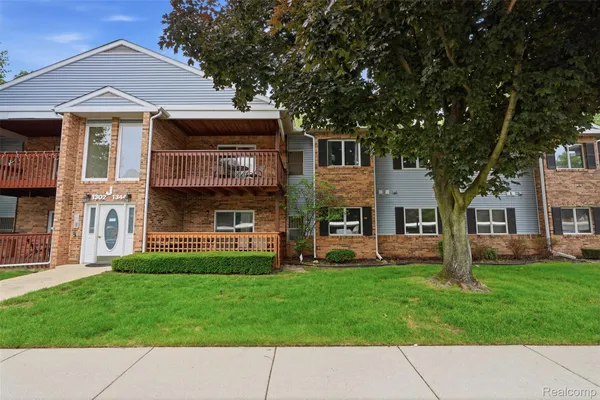 $159,900 | 1326 Shoemaker Drive, Unit 52, Westland, MI 48185