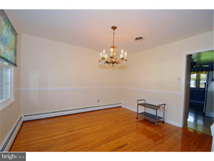 816 Markham Place Springfield, PA 19064 - Photo 3 of 12 Dining Room