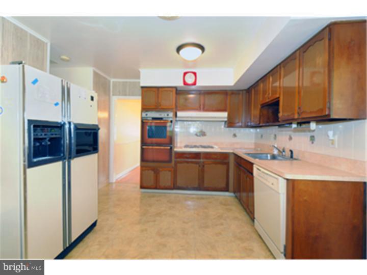 816 Markham Place Springfield, PA 19064 - Photo 4 of 12 Kitchen
