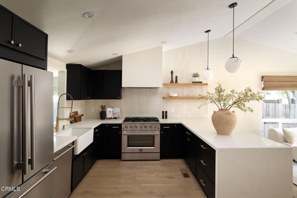 950 North Summit Avenue Pasadena, CA 91103 - Photo 10 of 25 Kitchen