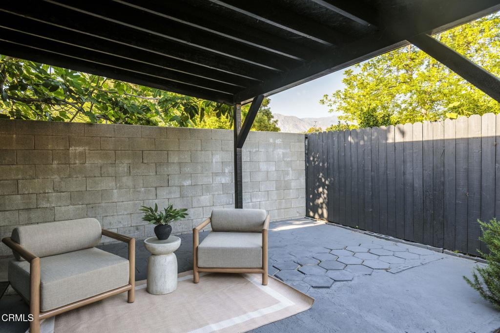 950 North Summit Avenue Pasadena, CA 91103 - Photo 16 of 25 Back Covered Patio