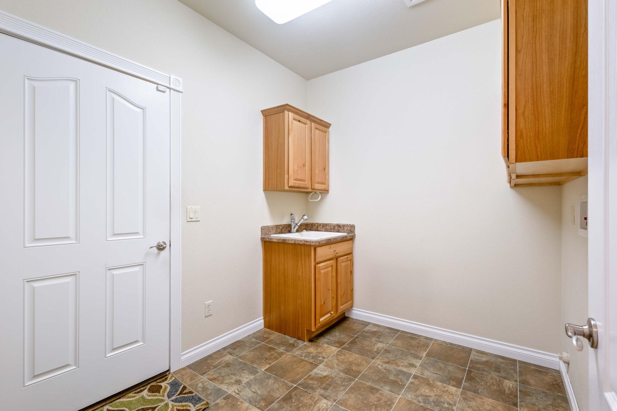 1726 Northwest Cliffside Way Redmond, OR 97756 - Photo 27 of 36 a view of an entryway with wooden floor