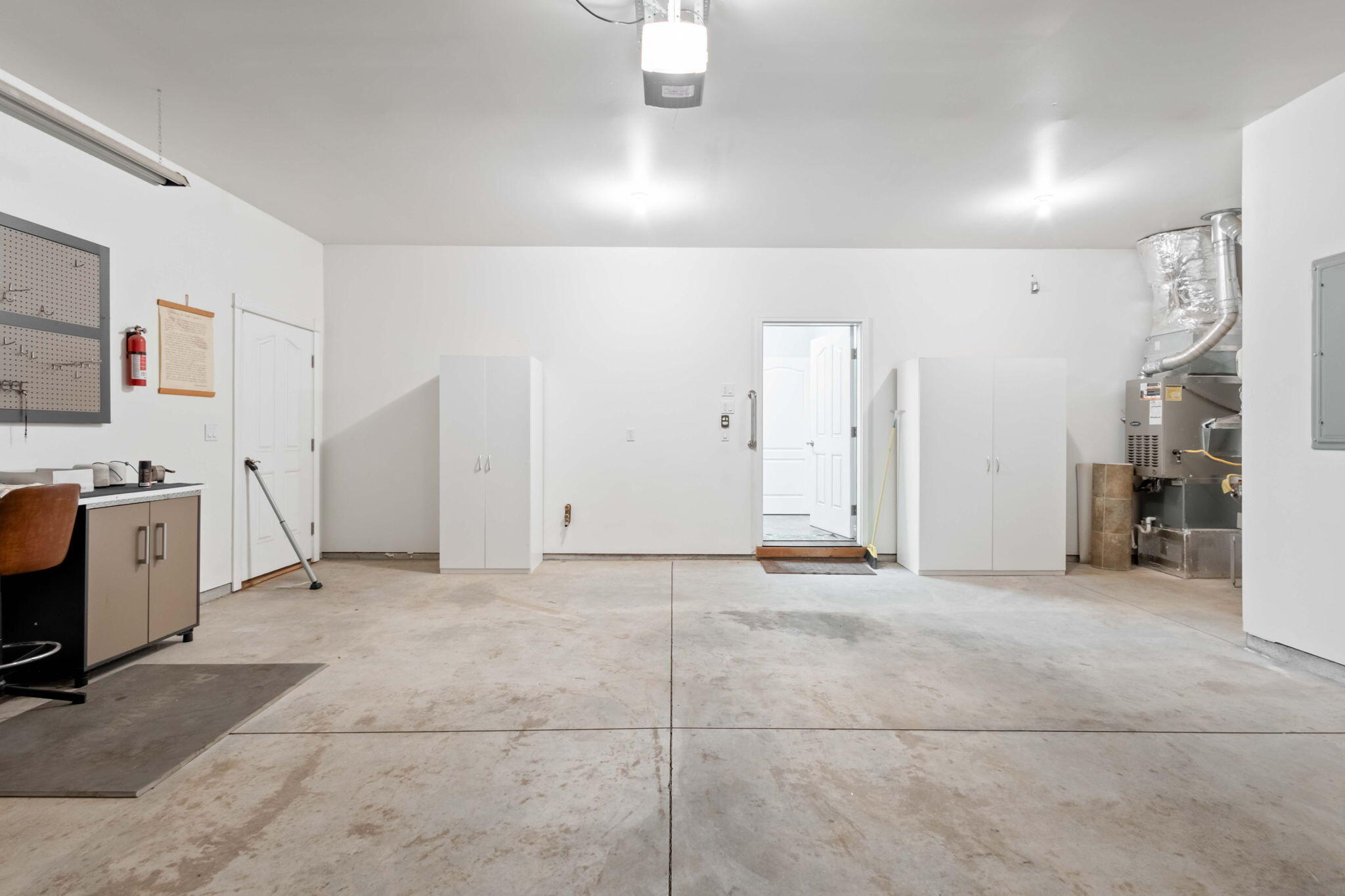1726 Northwest Cliffside Way Redmond, OR 97756 - Photo 29 of 36 a view of a livingroom with furniture and a bathroom