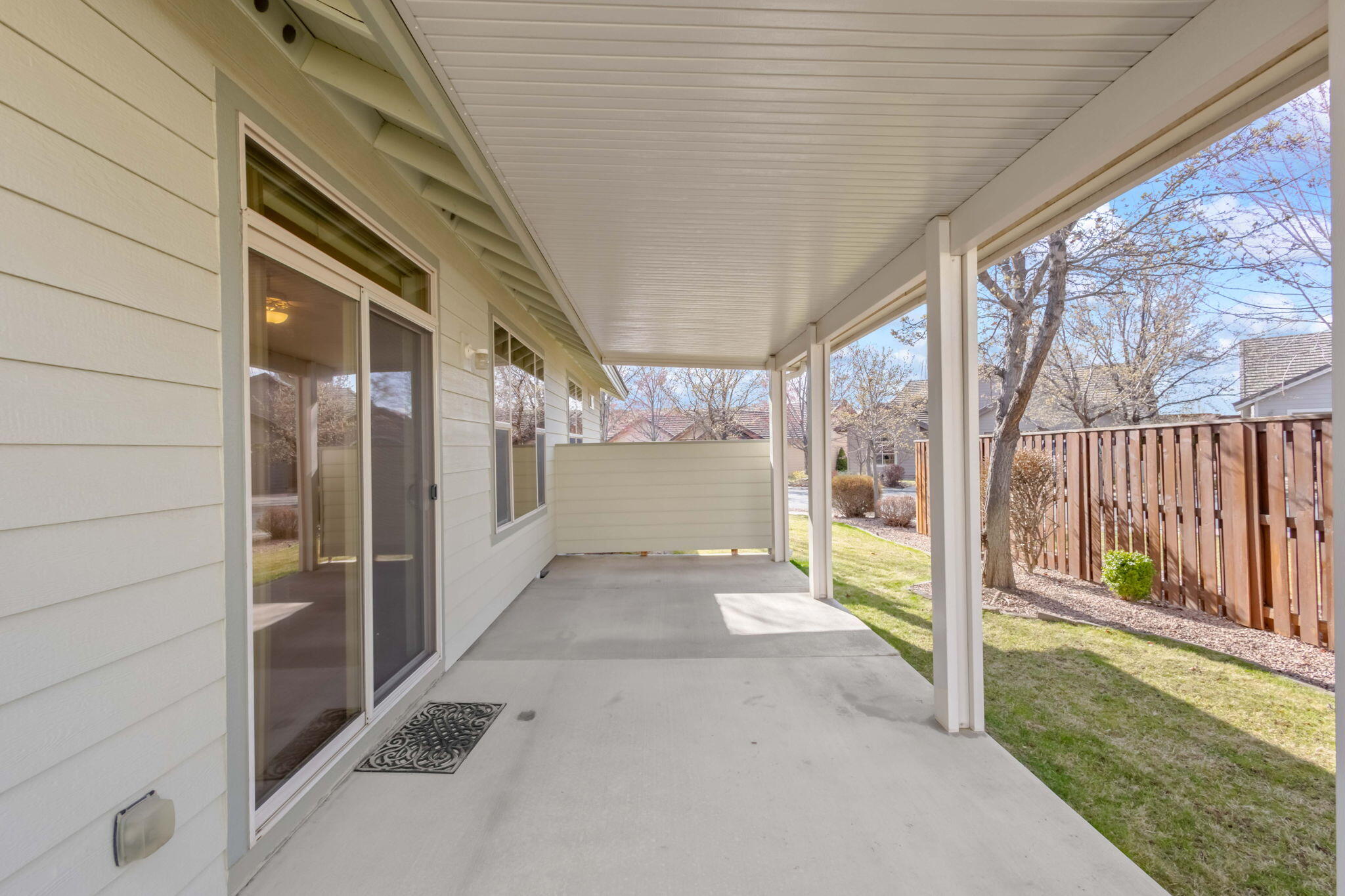 1726 Northwest Cliffside Way Redmond, OR 97756 - Photo 30 of 36 a view of a porch