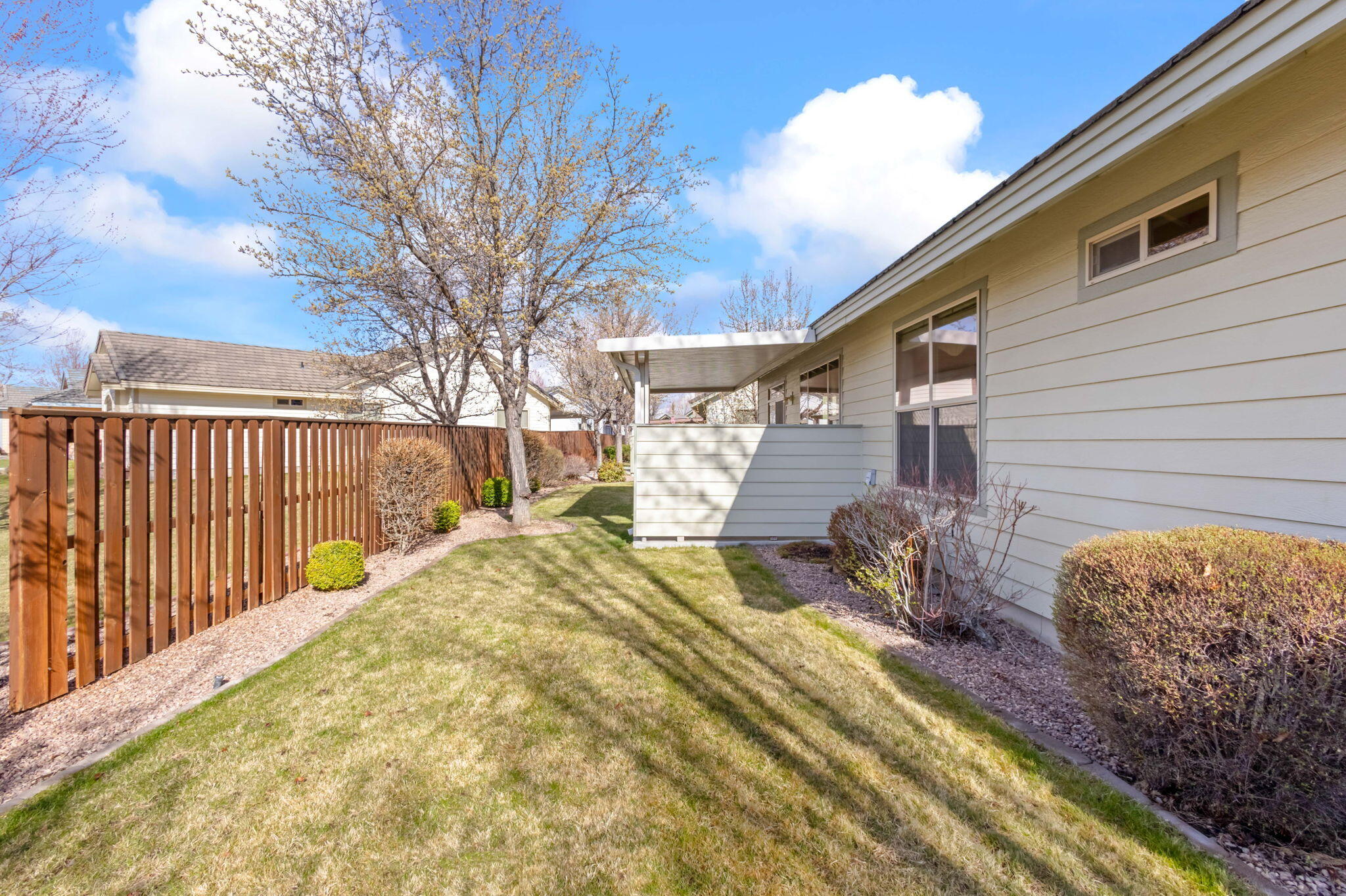 1726 Northwest Cliffside Way Redmond, OR 97756 - Photo 32 of 36 a view of a backyard of the house