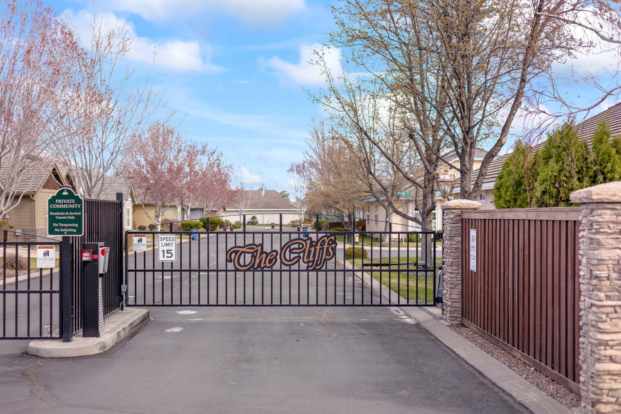 1726 Northwest Cliffside Way Redmond, OR 97756 - Photo 34 of 36 a view of a gate with a street view
