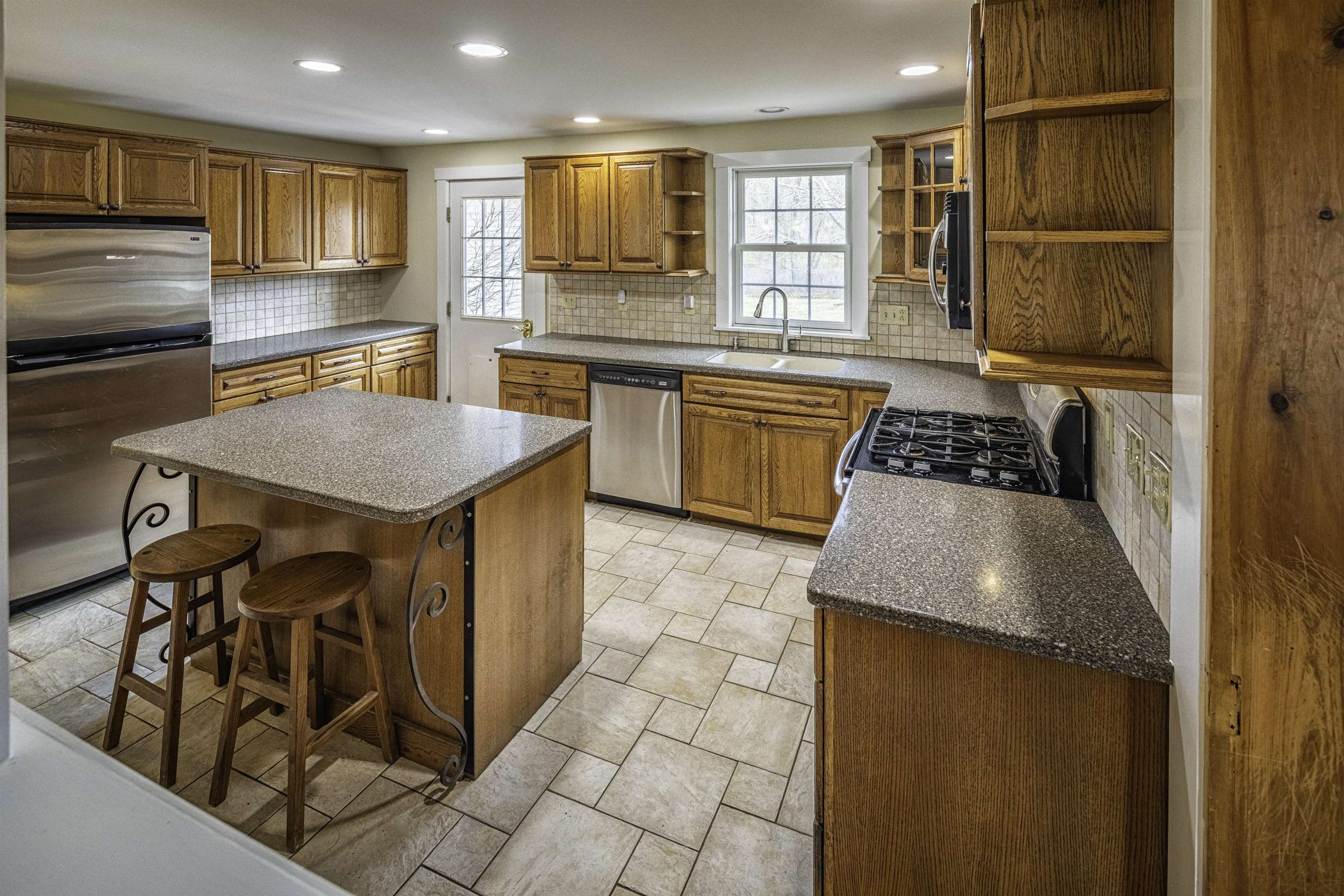 173 Chestnut Hill Road Rochester, NH 03867 - Photo 4 of 39
