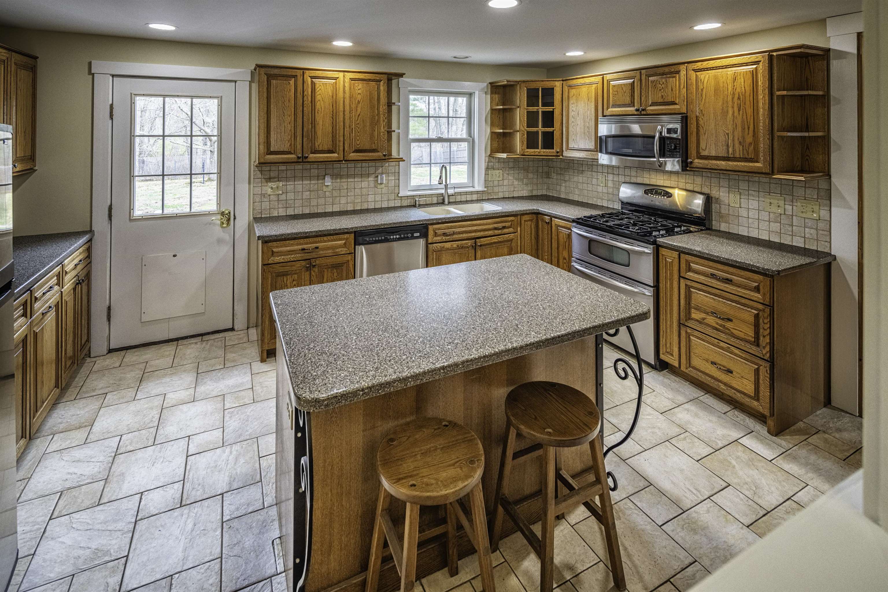 173 Chestnut Hill Road Rochester, NH 03867 - Photo 5 of 39