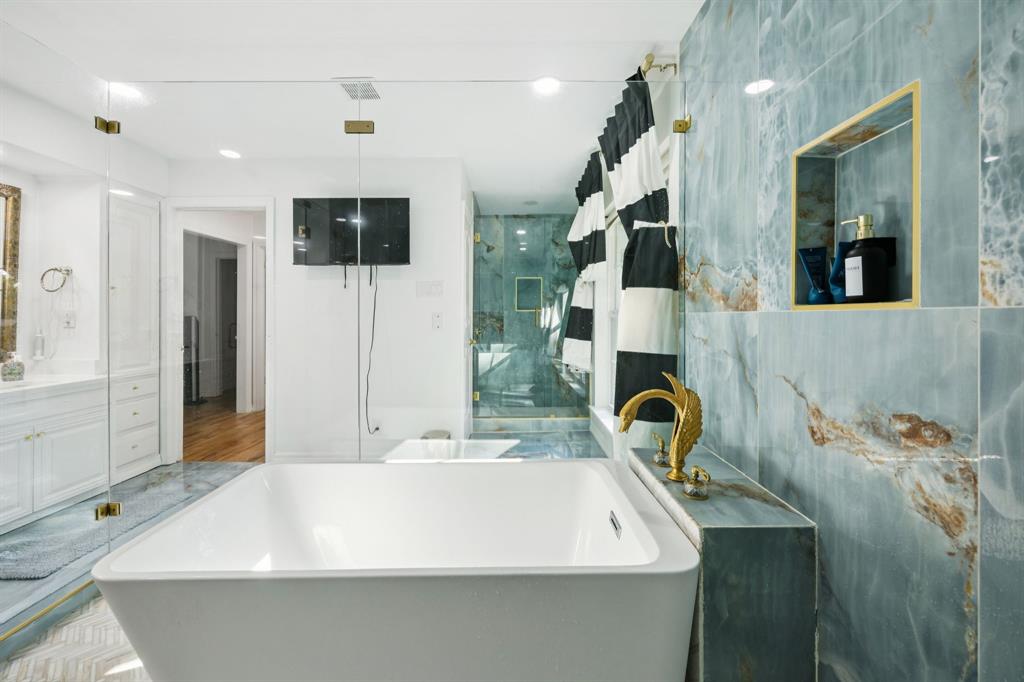 11212 Inwood Road Dallas, TX 75229 - Photo 19 of 36 a bathroom with a sink and a mirror