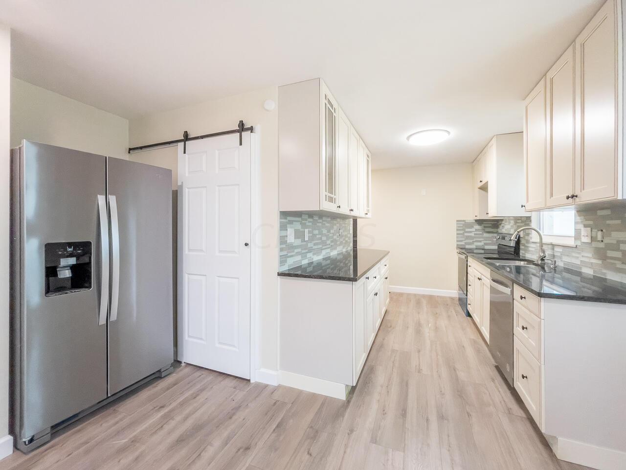 1325 Lockbourne Road Columbus, OH 43206 - Photo 2 of 24 Kitchen
