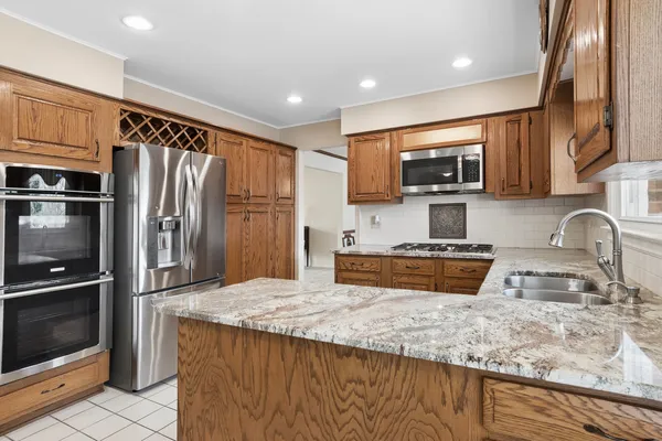 $590,000 | 1549 Chippewa Drive, Naperville, IL 60563