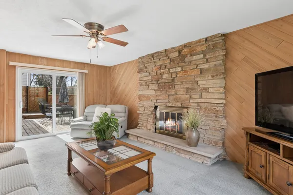 $590,000 | 1549 Chippewa Drive, Naperville, IL 60563