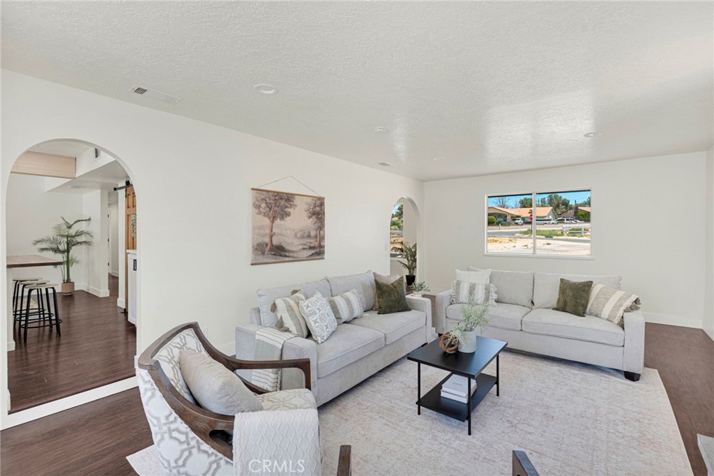 14204 Tehachapi Road Apple Valley, CA 92307 - Photo 10 of 72