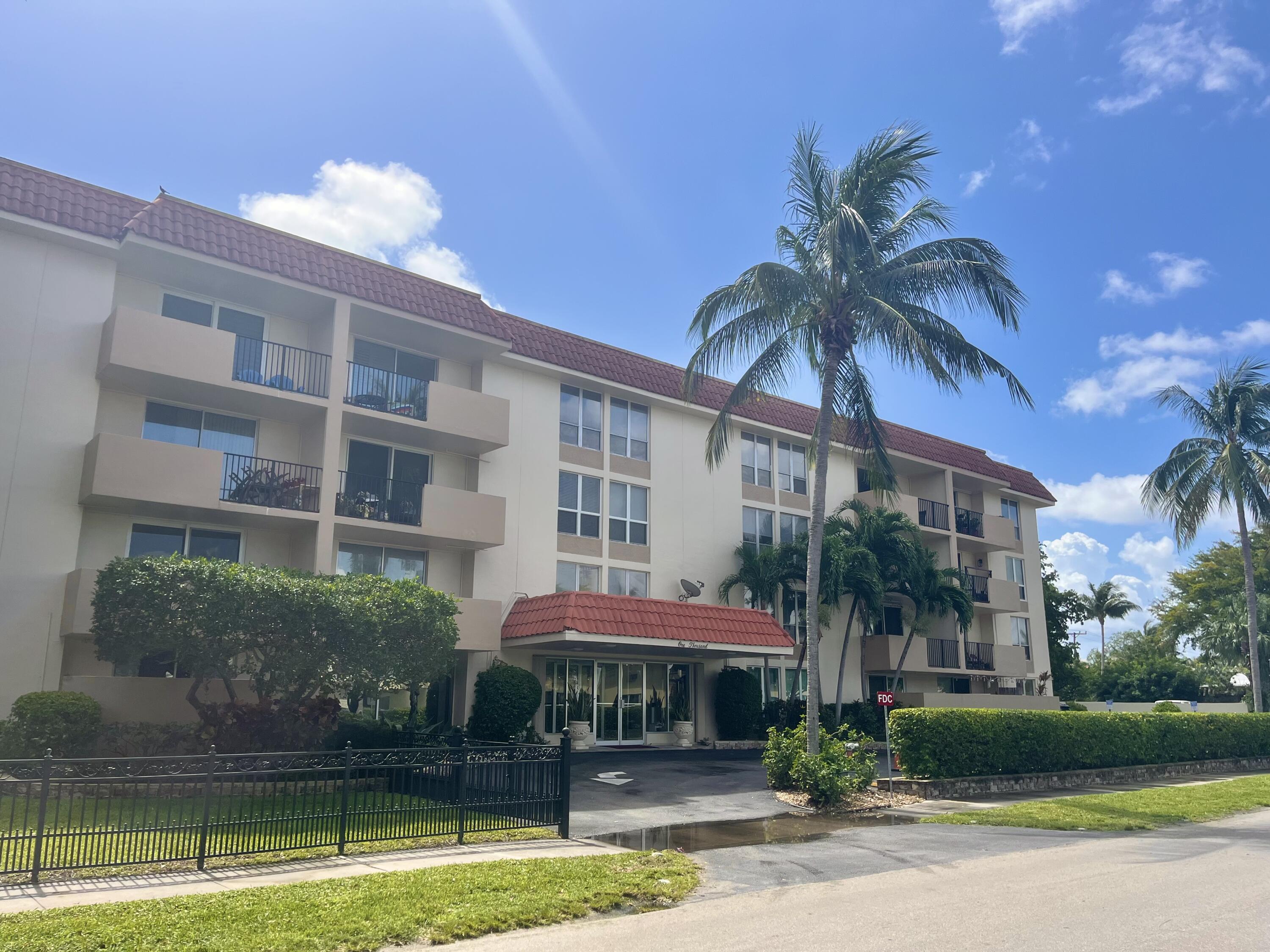 1000 Spanish River Road, Unit 1F Boca Raton, FL 33432 - Photo 3 of 29 Building