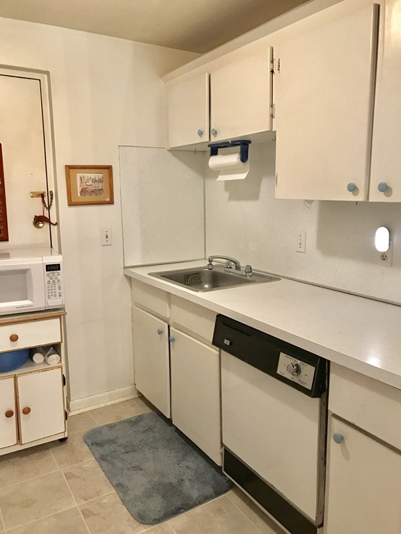 49 Will Drive, Unit 121 Canton, MA 02021 - Photo 3 of 6