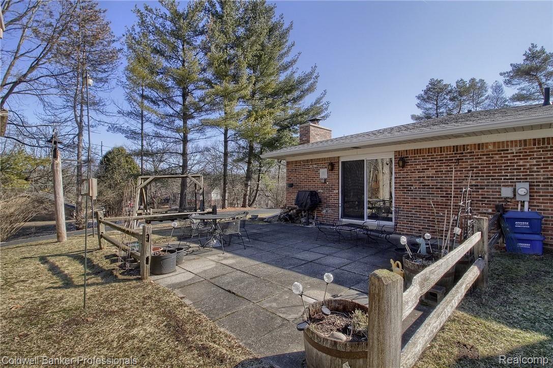 1381 North Livernois Road Rochester, MI 48306 - Photo 27 of 34 27-Patio.jpg