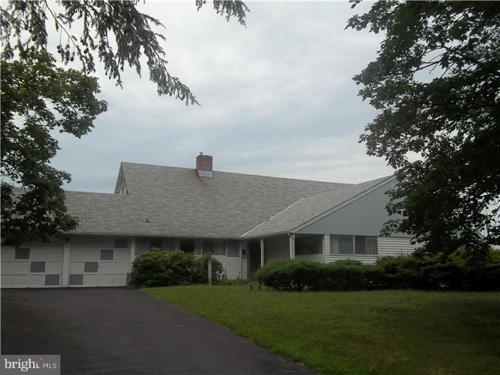35 Red Berry Road Levittown, PA 19056 - Photo 1 of 11 Exterior Front