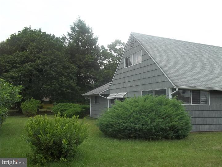 35 Red Berry Road Levittown, PA 19056 - Photo 5 of 11 Exterior Side