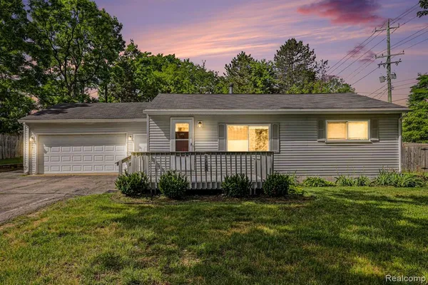 $225,000 | 9315 Hillcrest, Clarkston, MI 48348