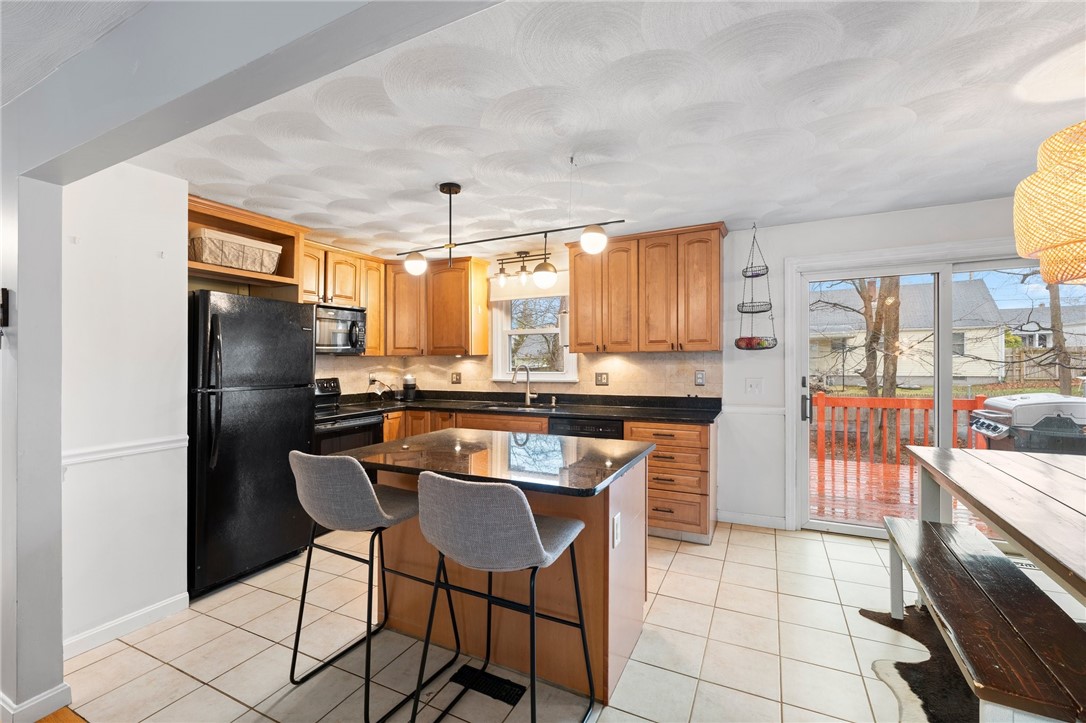 236 Read Avenue Coventry, RI 02816 - Photo 12 of 26