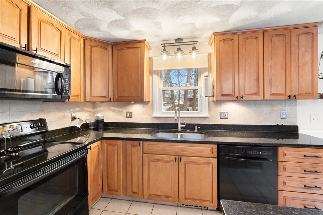 236 Read Avenue Coventry, RI 02816 - Photo 13 of 26