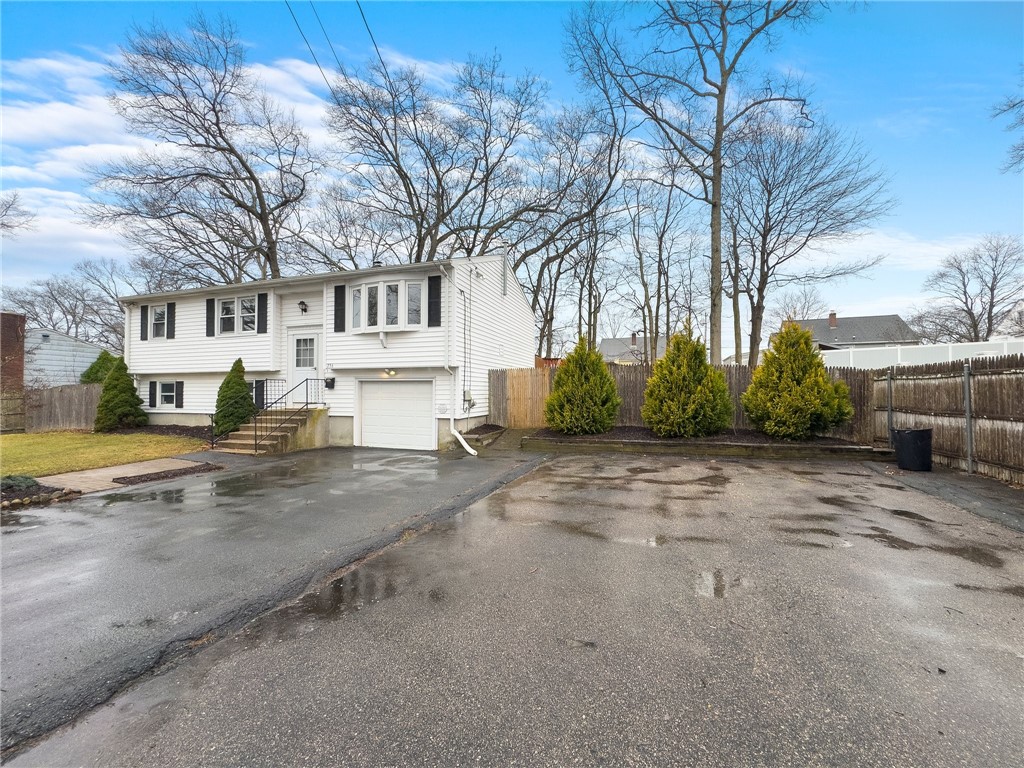 236 Read Avenue Coventry, RI 02816 - Photo 4 of 26