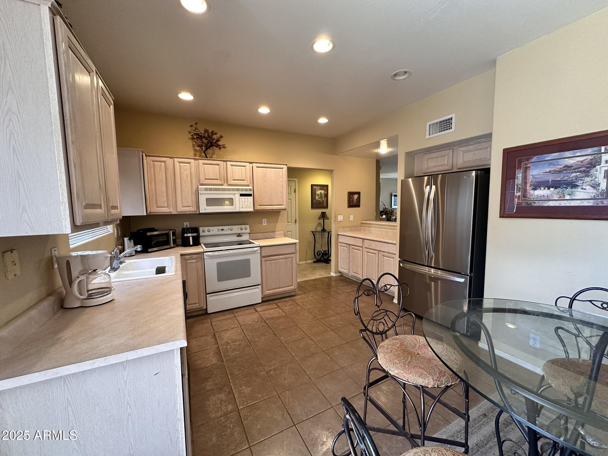 17237 East Grande Boulevard, Unit 205 Fountain Hills, AZ 85268 - Photo 7 of 25 Kitchen