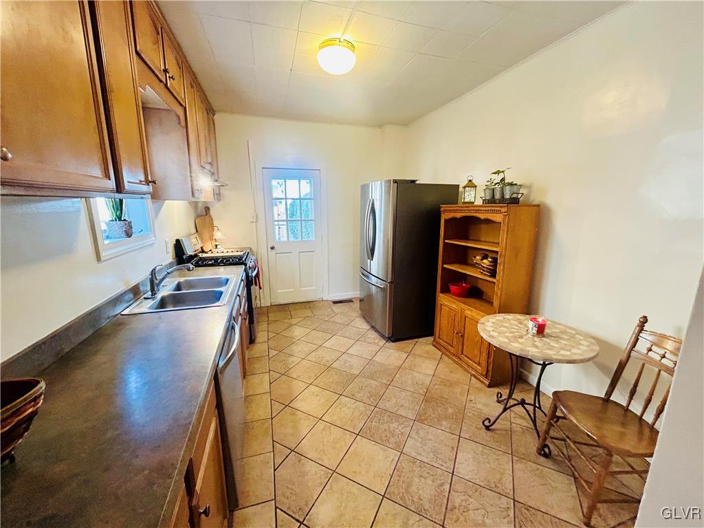 52 South Street Nazareth, PA 18064 - Photo 8 of 29 Gallery Image 8