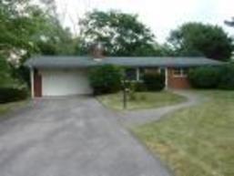 241 Red Oak Road Northbrook, IL 60062 - Photo 1 of 11 a view of backyard with green space