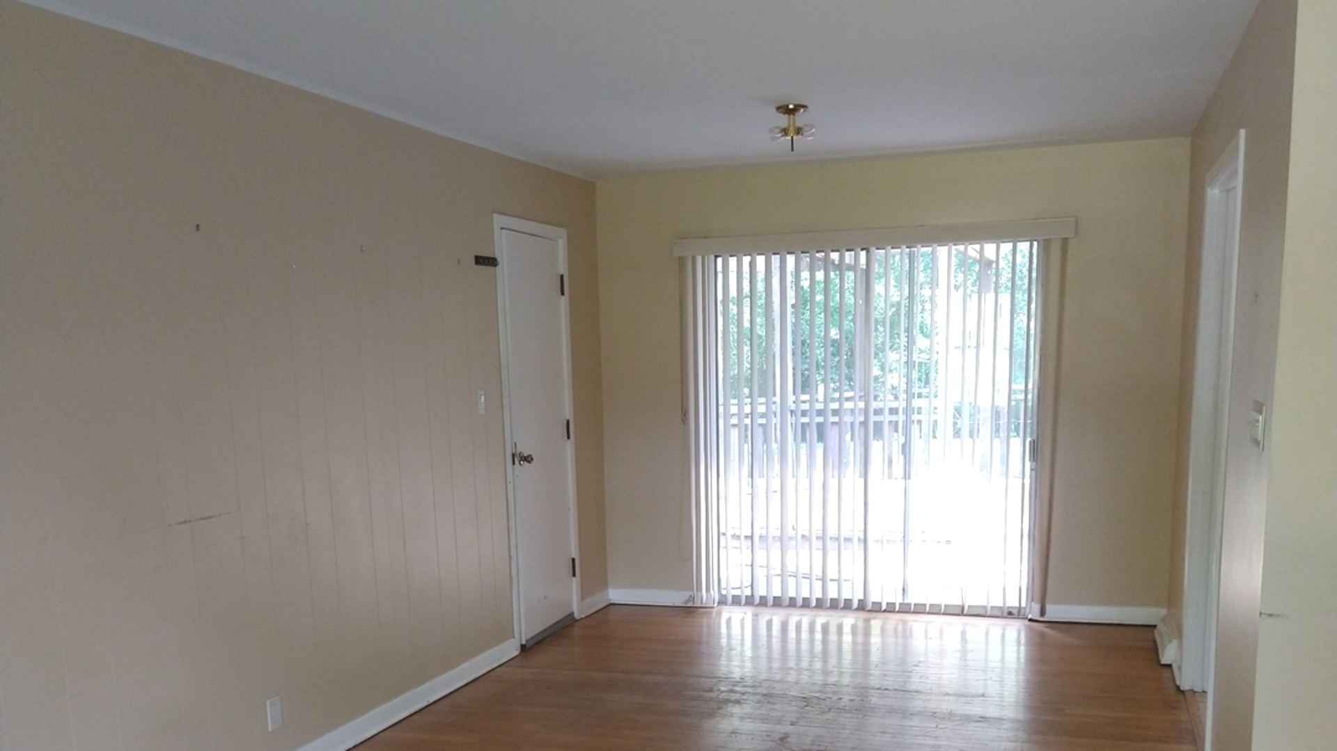 241 Red Oak Road Northbrook, IL 60062 - Photo 2 of 11 a view of an empty room with wooden floor and a window
