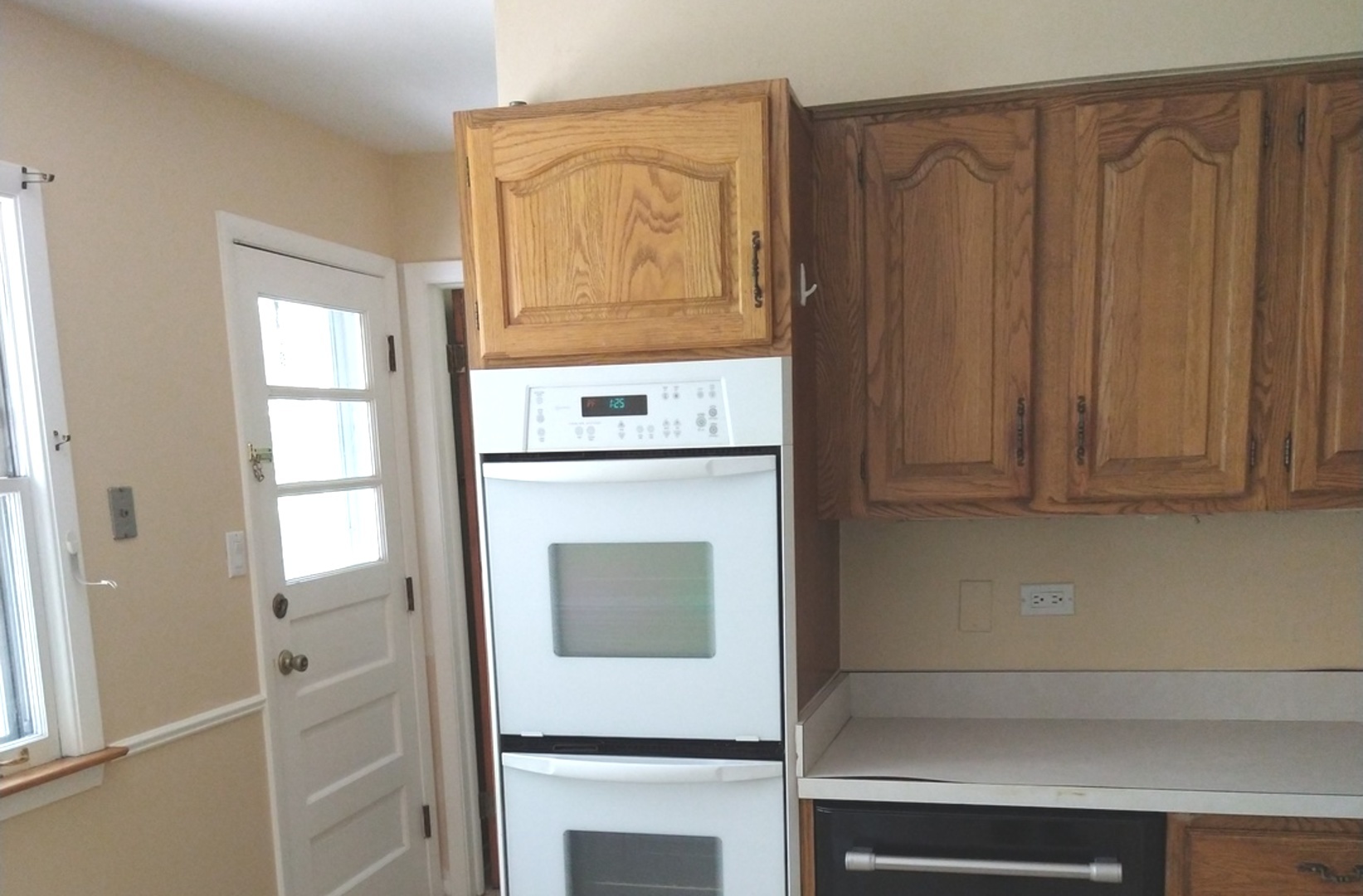 241 Red Oak Road Northbrook, IL 60062 - Photo 5 of 11 a utility room with dryer and washer