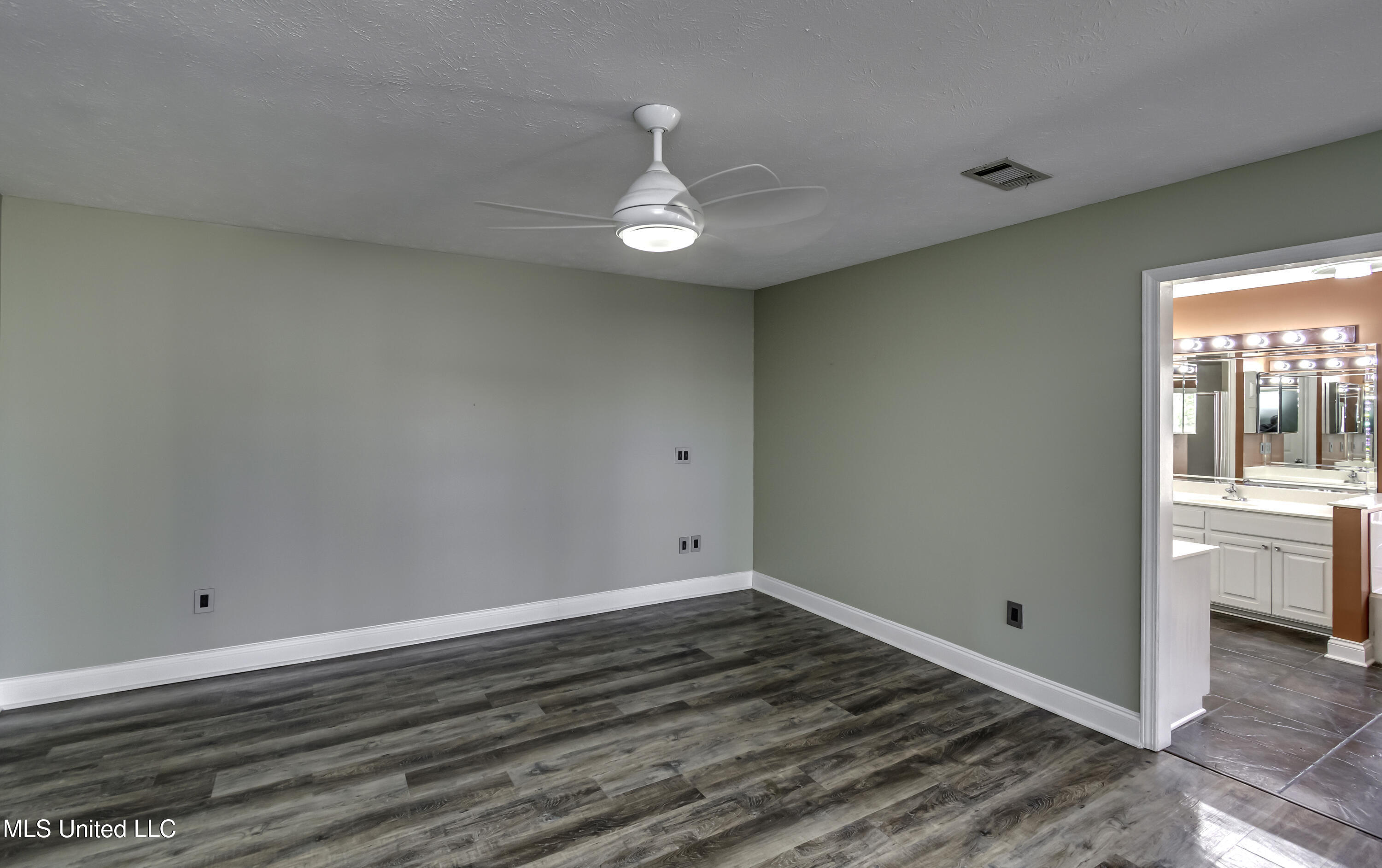 110 Meadowview Drive Brandon, MS 39047 - Photo 22 of 57 110 Meadowview Dr--57