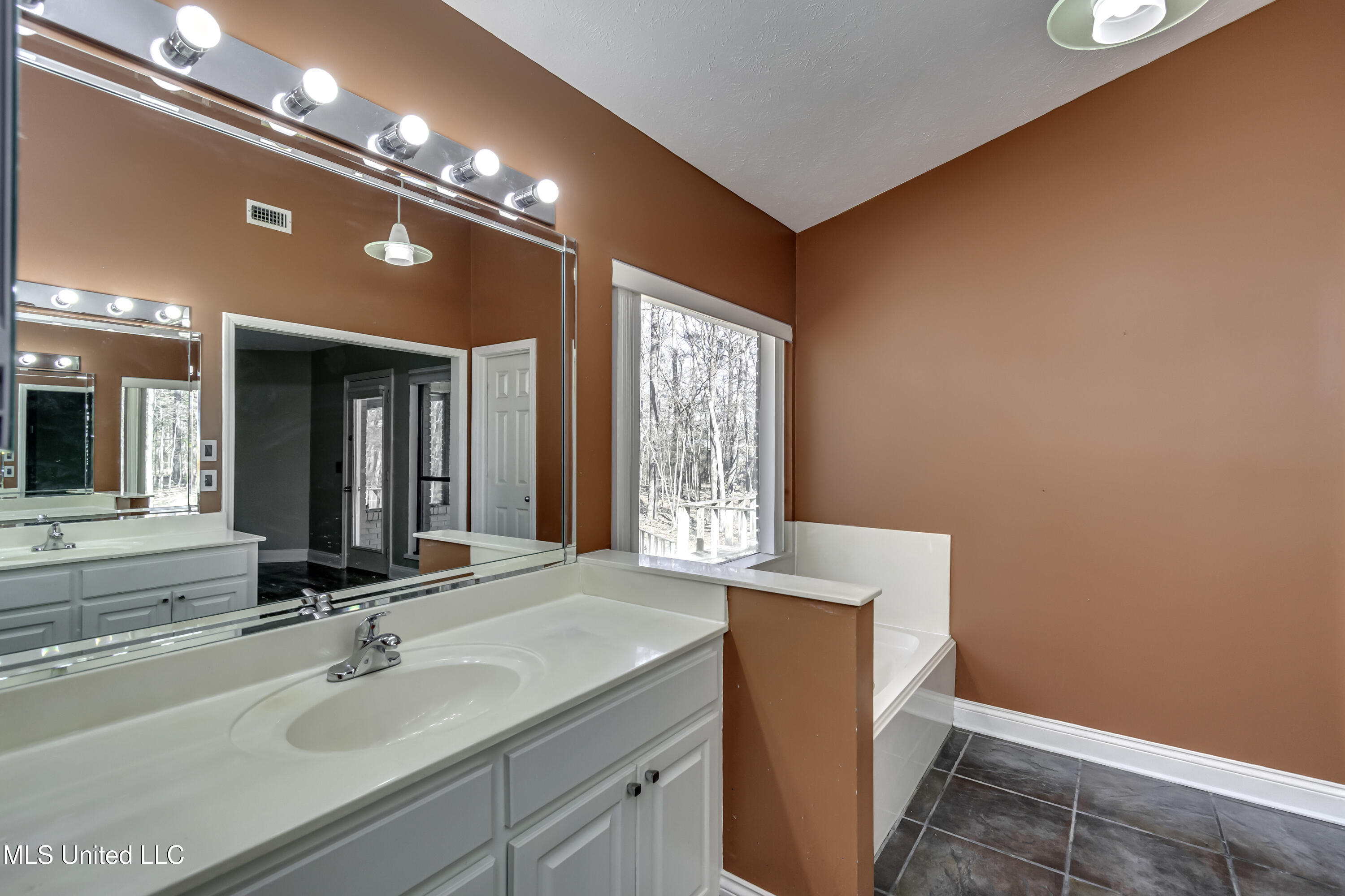 110 Meadowview Drive Brandon, MS 39047 - Photo 25 of 57 110 Meadowview Dr--69