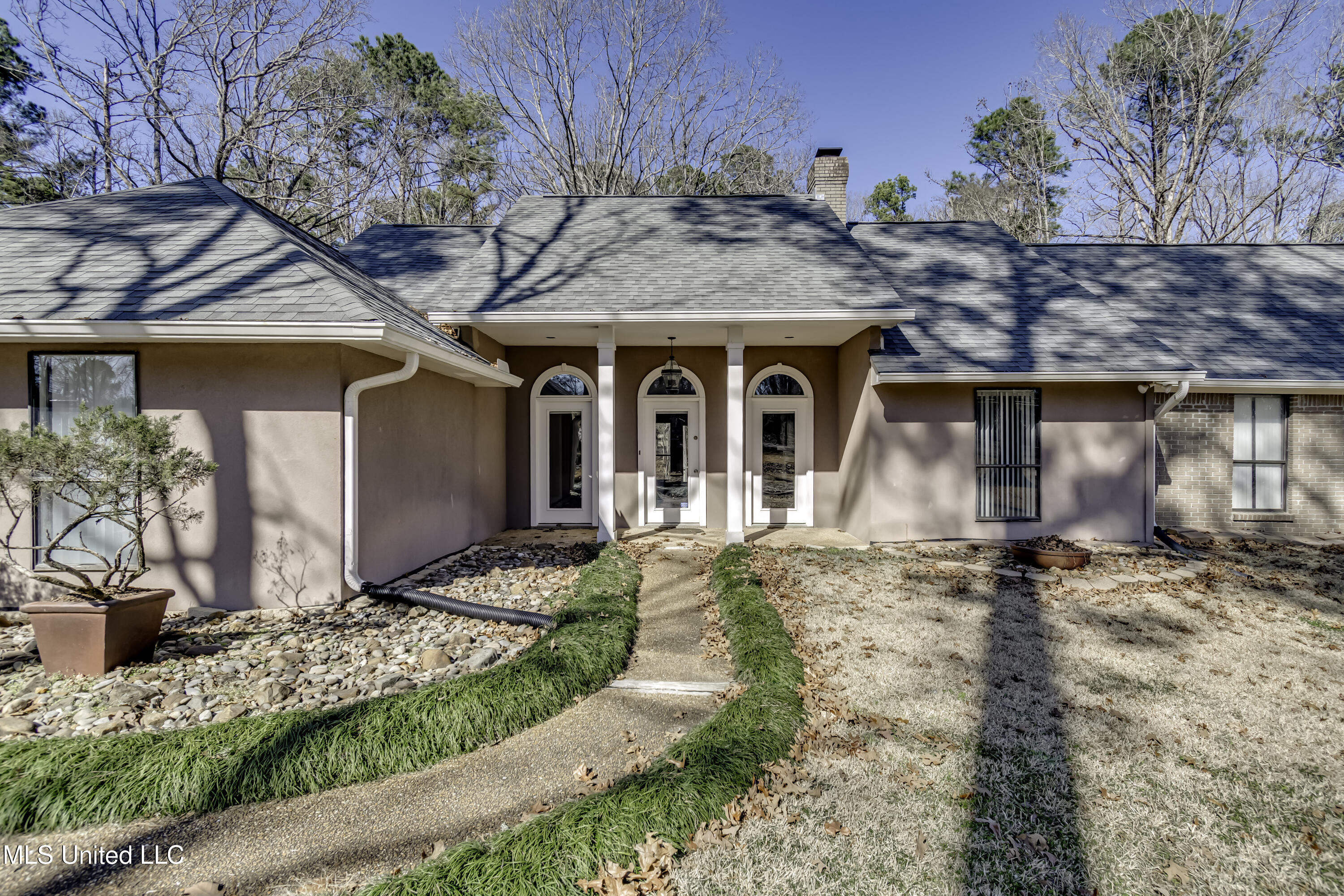 110 Meadowview Drive Brandon, MS 39047 - Photo 3 of 57 110 Meadowview Dr--6