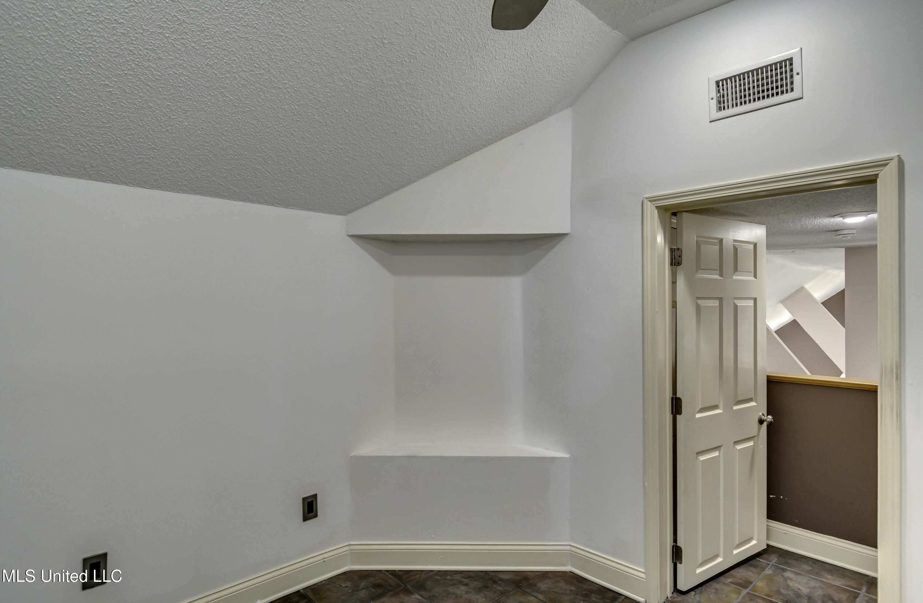 110 Meadowview Drive Brandon, MS 39047 - Photo 44 of 57 110 Meadowview Dr--55