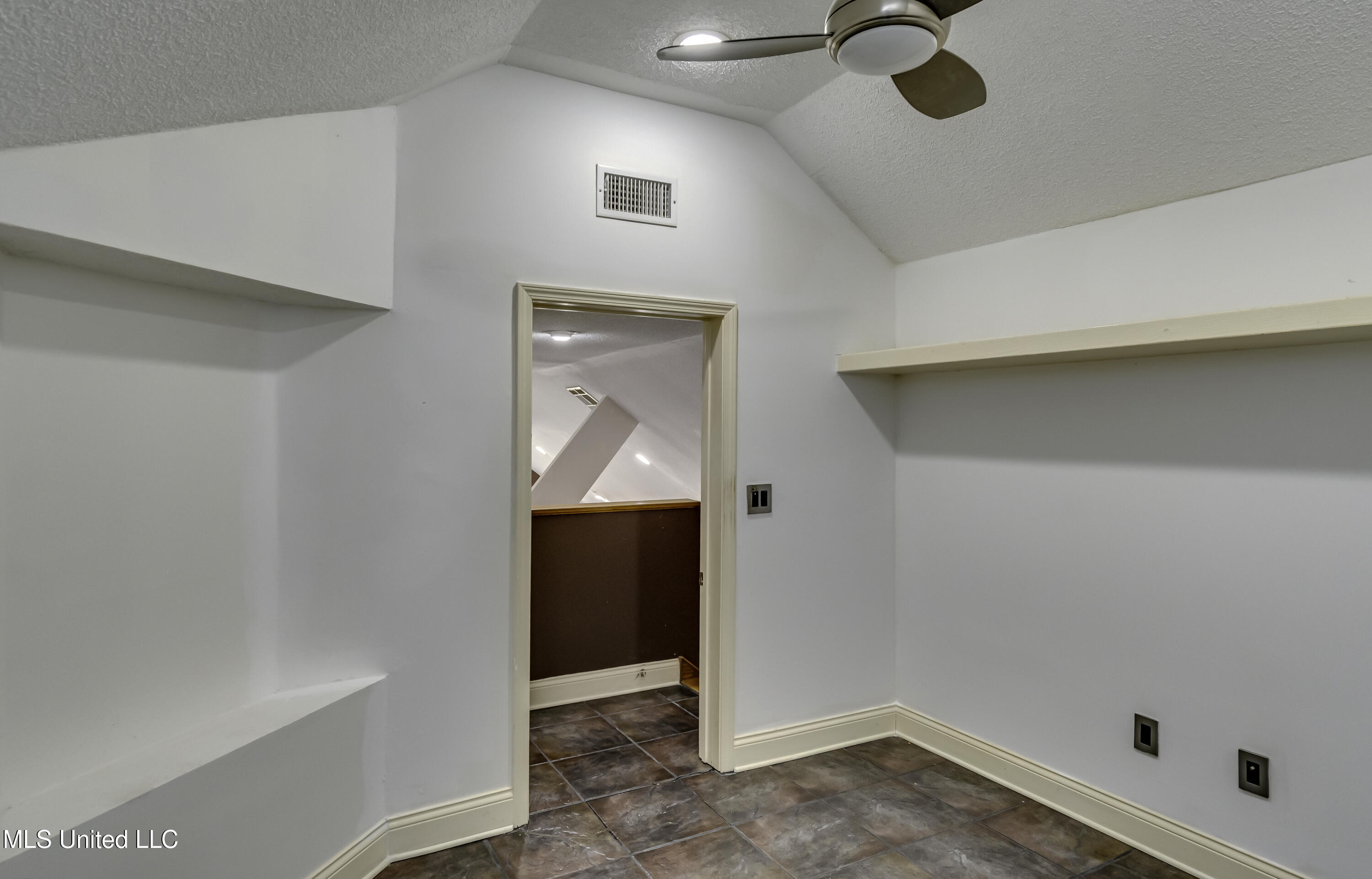 110 Meadowview Drive Brandon, MS 39047 - Photo 45 of 57 110 Meadowview Dr--54