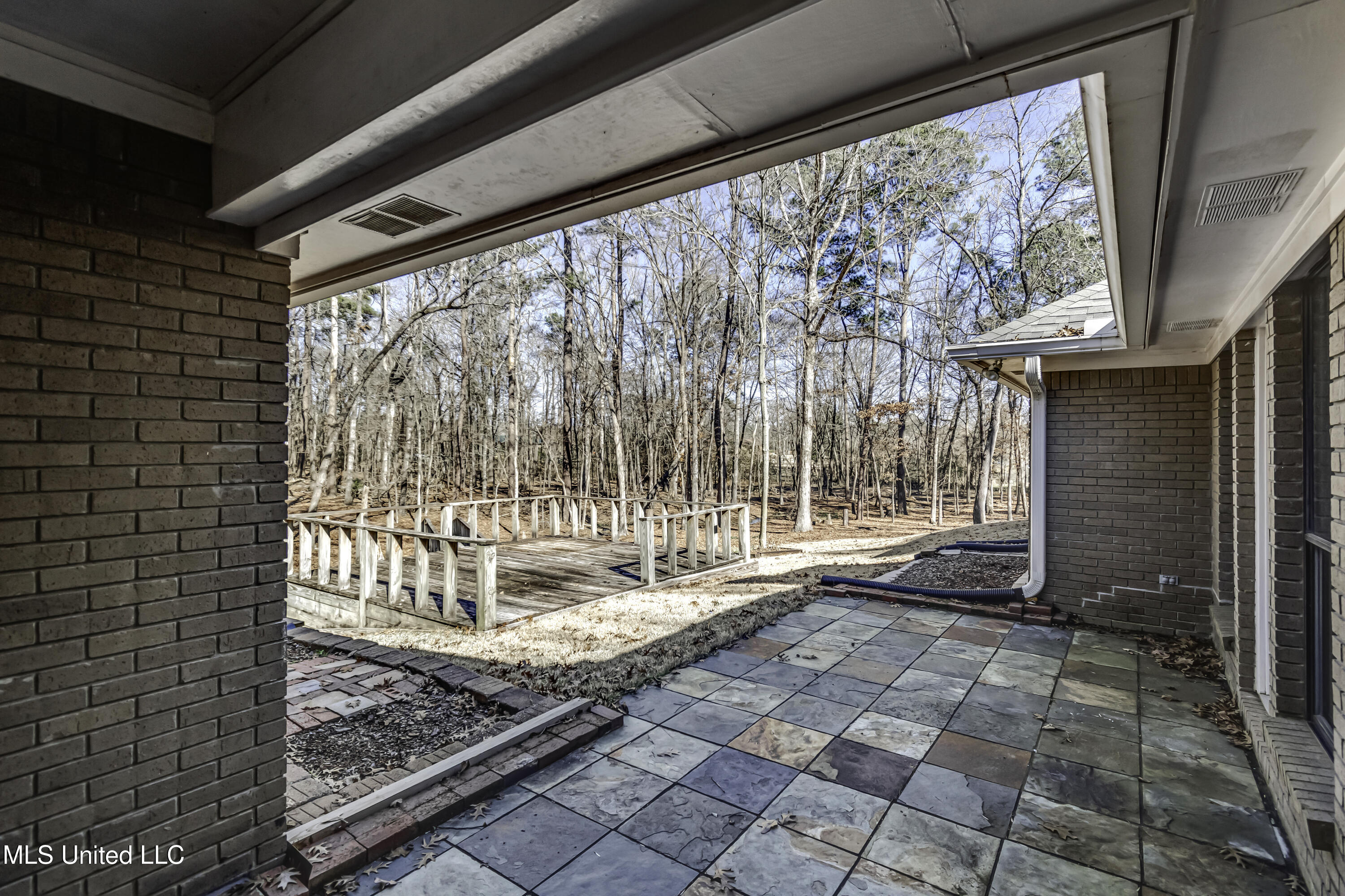 110 Meadowview Drive Brandon, MS 39047 - Photo 46 of 57 110 Meadowview Dr--16